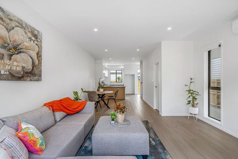 Photo of property in 43b Fitzherbert Avenue, West Harbour, Auckland, 0618