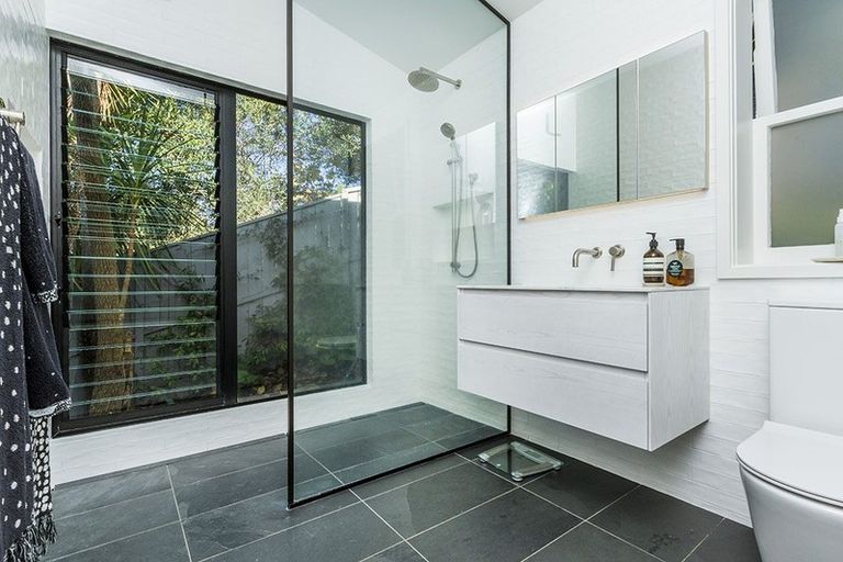 Photo of property in 97b Braemar Road, Castor Bay, Auckland, 0620