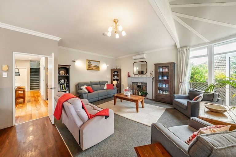 Photo of property in 42 Allington Road, Karori, Wellington, 6012