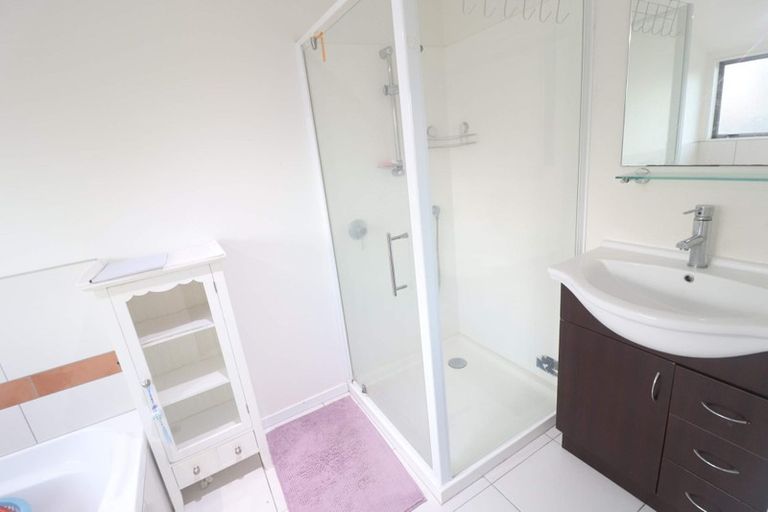 Photo of property in 10a Marie Crescent, Te Atatu South, Auckland, 0610