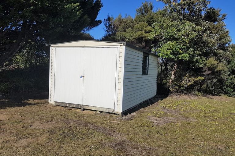 Photo of property in 37 Seaview Road, Cable Bay, 0420