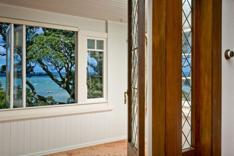 Photo of property in 118 Queen Street, Northcote Point, Auckland, 0627