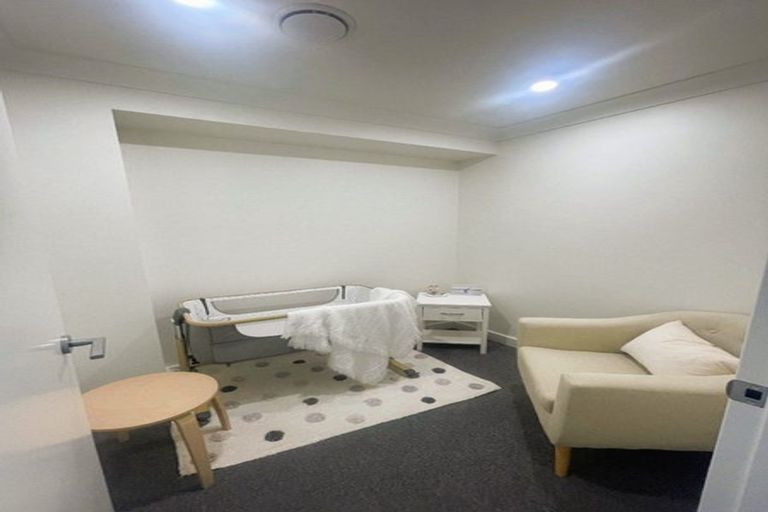 Photo of property in 33 Parkwood Avenue, Westgate, Auckland, 0614