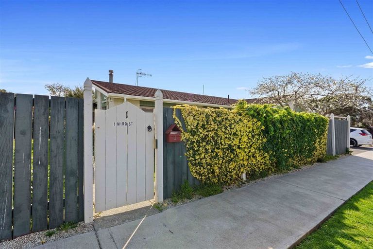 Photo of property in 1 Miro Street, Waikanae, 5036