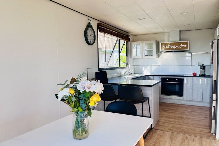 Photo of property in 5 Kopara Place, Clendon Park, Auckland, 2103