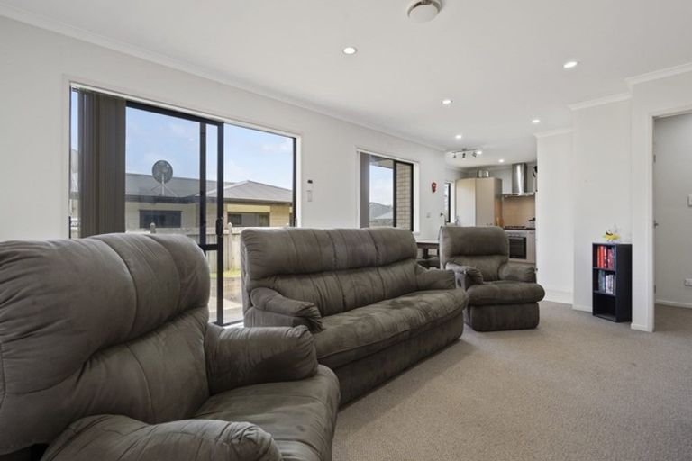 Photo of property in 12a Frederick Place, Whalers Gate, New Plymouth, 4310