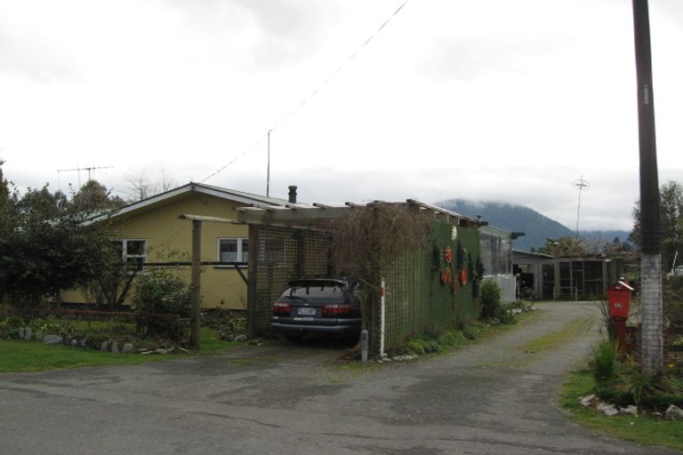 Photo of property in 15 Hotham Street, Murchison, 7007