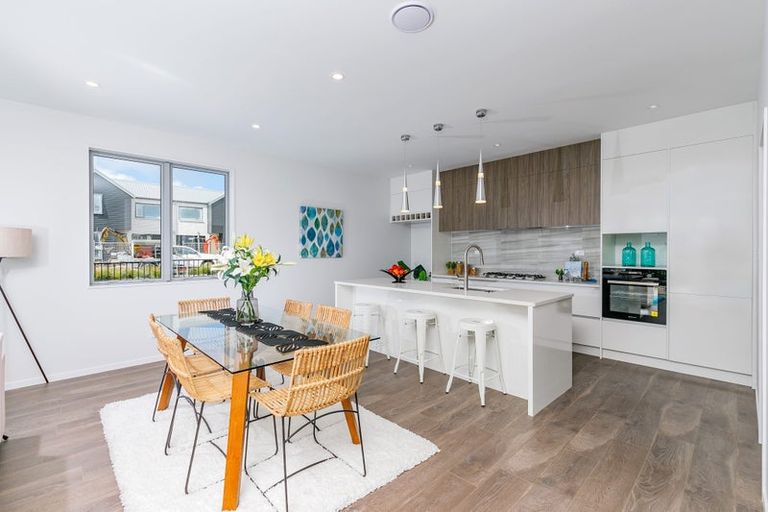 Photo of property in 42 Schoolside Road, Kumeu, 0810