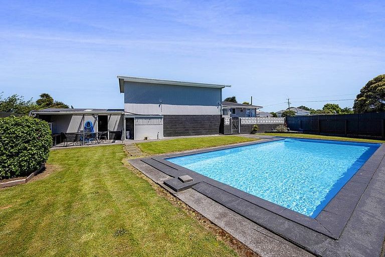 Photo of property in 74 Riemenschneider Street, Manaia, 4612