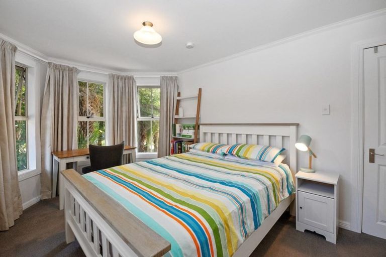 Photo of property in 127 Woodlands Park Road, Titirangi, Auckland, 0604