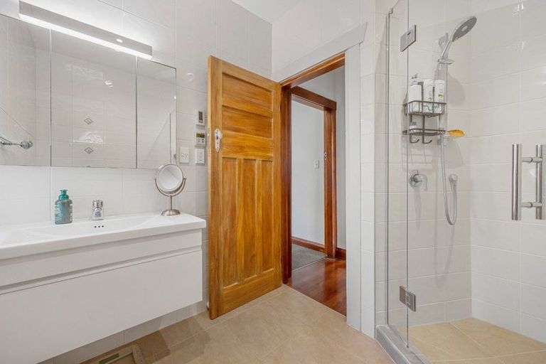 Photo of property in 75 Brougham Street, New Plymouth, 4310