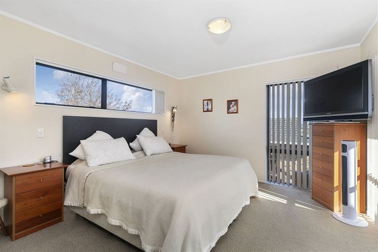 Photo of property in 2/8 Harley Road, Hauraki, Auckland, 0622