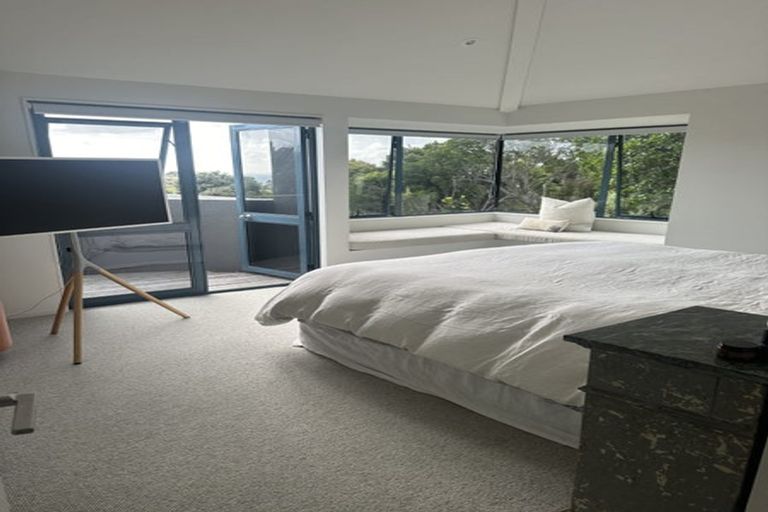Photo of property in 2/12 Aotearoa Terrace, Murrays Bay, Auckland, 0630