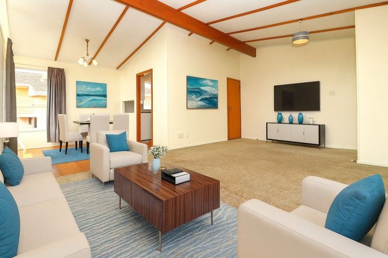 Photo of property in 104 Farquhar Road, Glendene, Auckland, 0602