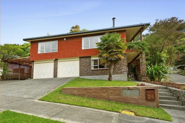 Photo of property in 24 Westhaven Drive, Tawa, Wellington, 5028