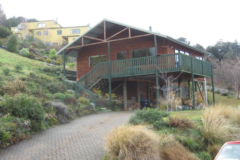 Photo of property in 105 Wynyard Crescent, Fernhill, Queenstown, 9300
