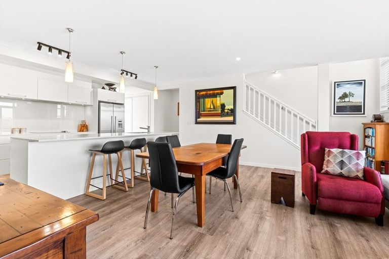 Photo of property in 60 Landmark Terrace, Orewa, 0931