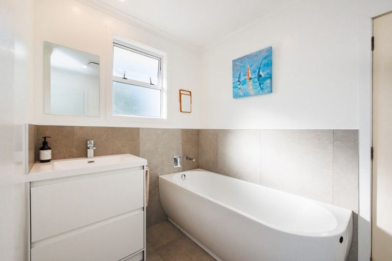 Photo of property in 4 Tingey Place, Awapuni, Palmerston North, 4412