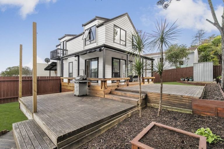 Photo of property in 2/9 Heathglen Place, Bayview, Auckland, 0629