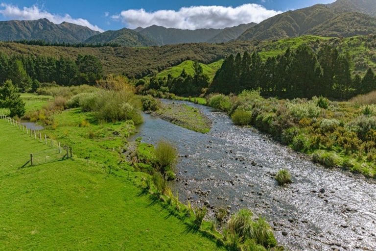 Photo of property in 722 Putara Road, Eketahuna, 4994