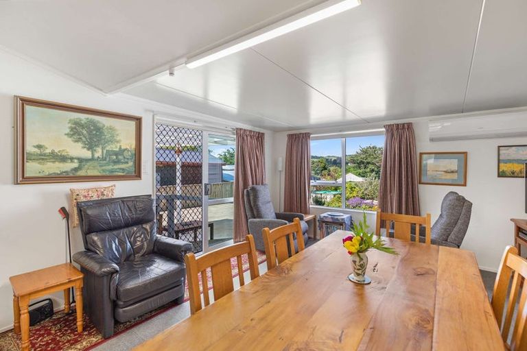 Photo of property in 8 Paraekaretu Street, Hunterville, 4730