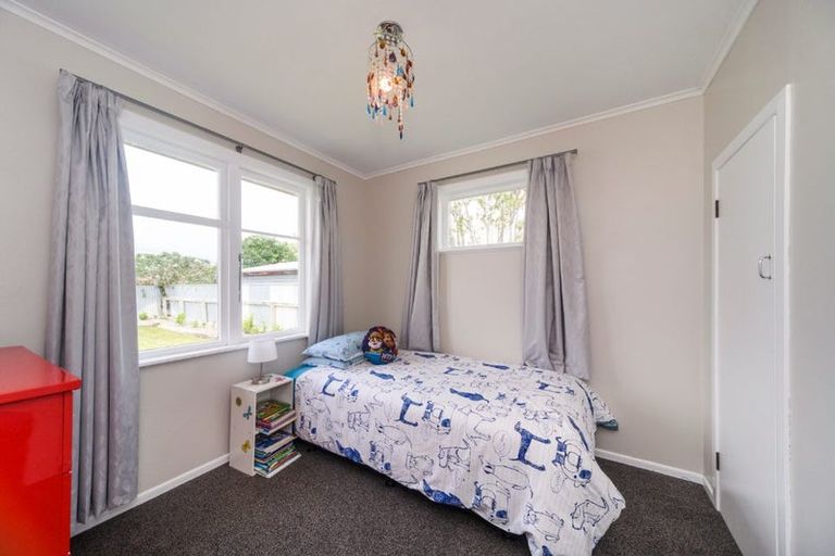 Photo of property in 16 Battersea Place, Roslyn, Palmerston North, 4414