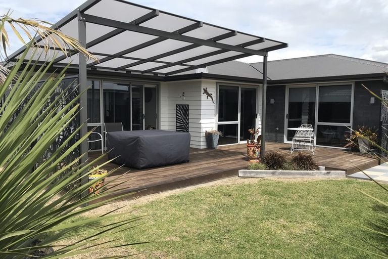 Photo of property in 8 Batty Street, Papamoa Beach, Papamoa, 3118