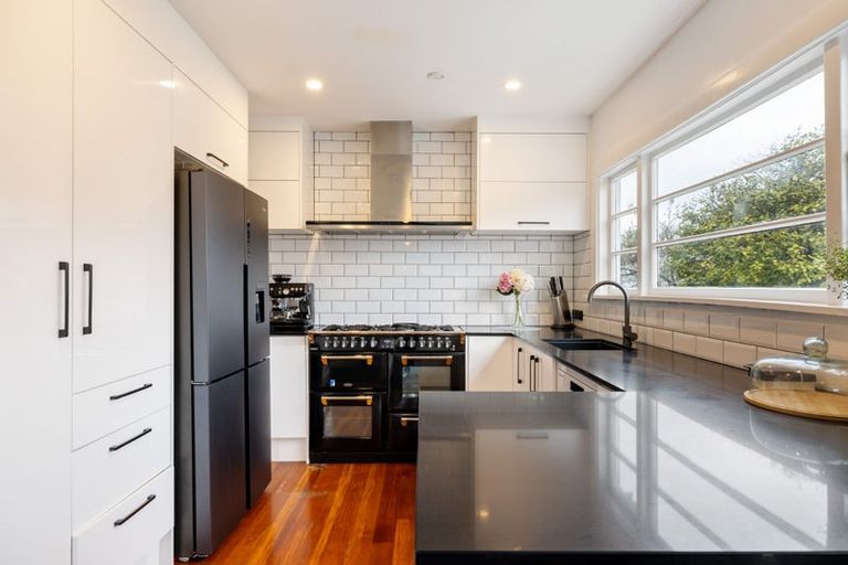 Photo of property in 212 Weston Road, St Albans, Christchurch, 8052