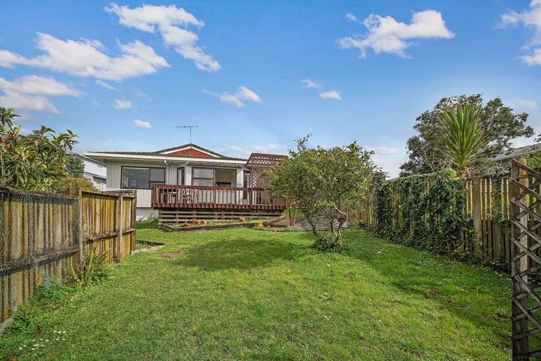 Photo of property in 2/163 Hobsonville Road, West Harbour, Auckland, 0618