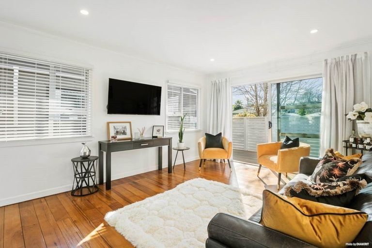 Photo of property in 2/113 Nile Road, Milford, Auckland, 0620