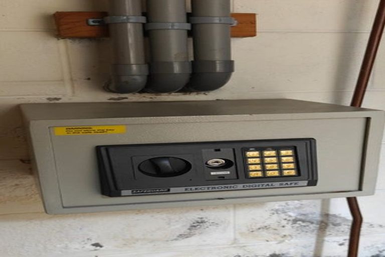 Photo of property in 149 East Coast Road, Castor Bay, Auckland, 0620