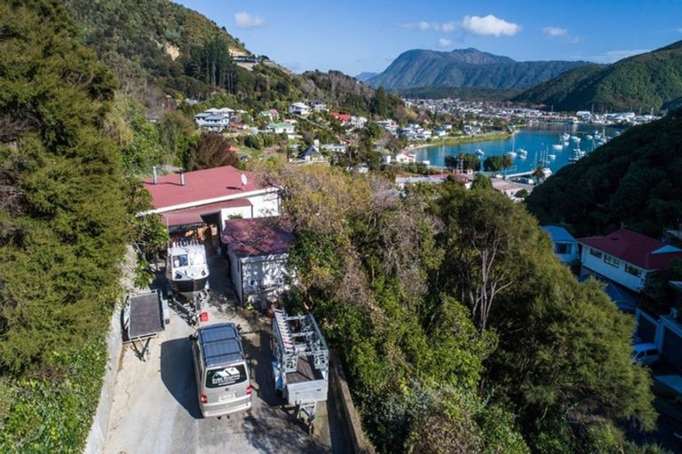 Photo of property in 13 Arthur Crescent, Waikawa, Picton, 7220