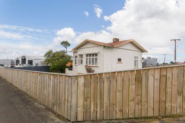 Photo of property in 7 Seddon Street, Dannevirke, 4930