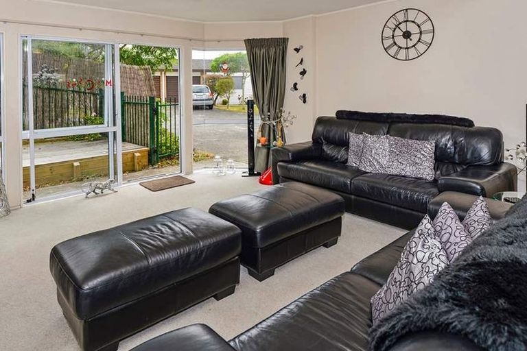 Photo of property in 130b Lakeside Drive, Orewa, 0931
