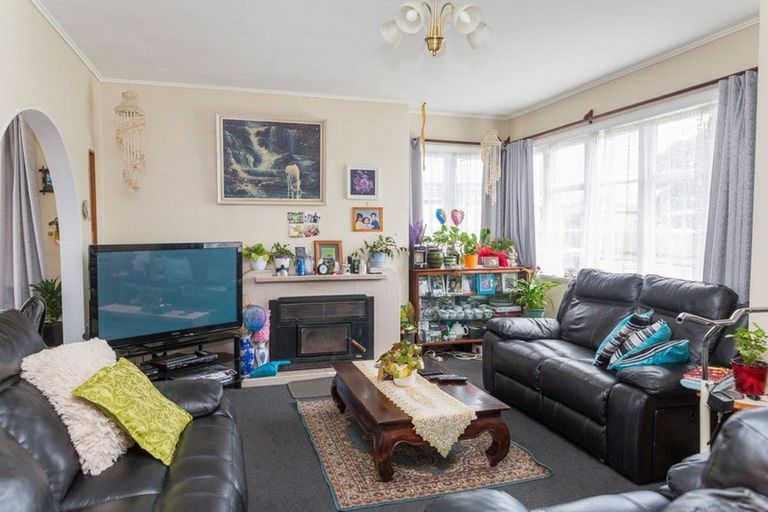 Photo of property in 6 Gertrude Street, Dannevirke, 4930