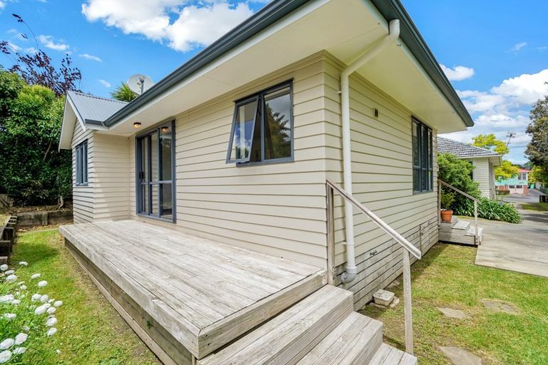 Photo of property in 13a Mawney Road, Henderson, Auckland, 0610