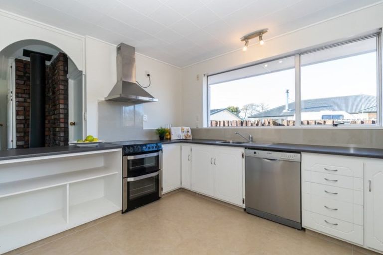Photo of property in 16 Warren Crescent, Hillmorton, Christchurch, 8025