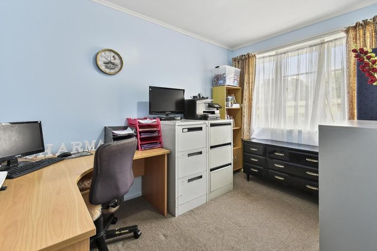 Photo of property in 43 Eddowes Street, Manurewa, Auckland, 2102