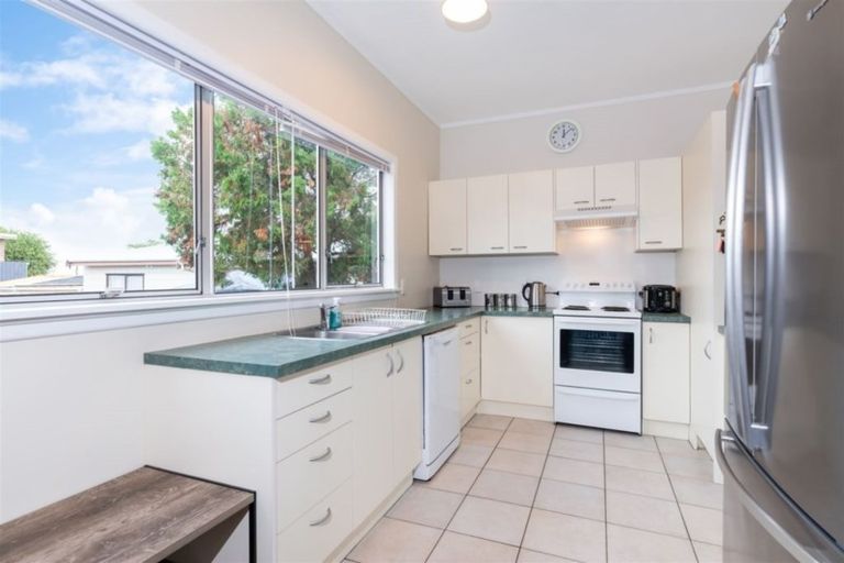 Photo of property in 60 Waimumu Road, Massey, Auckland, 0614