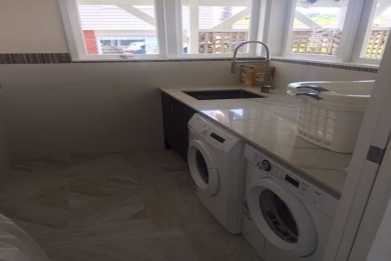 Photo of property in 59 The Esplanade, Eastern Beach, Auckland, 2012