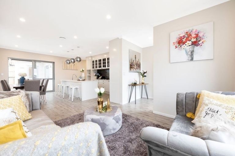 Photo of property in 43 Cloonlyon Drive, Flat Bush, Auckland, 2019