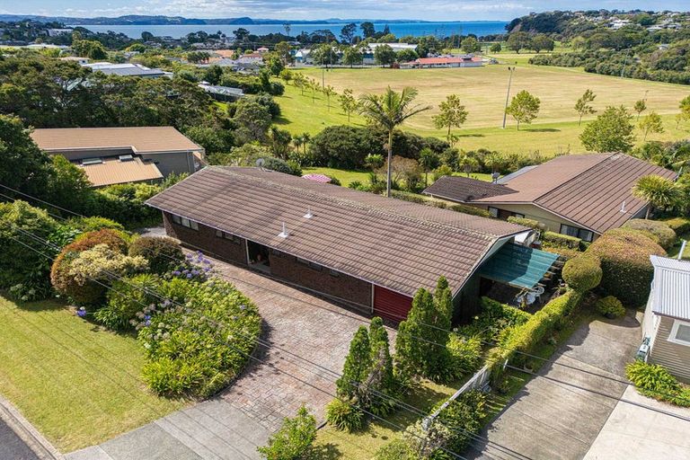 Photo of property in 18 Rimu Road, Stanmore Bay, Whangaparaoa, 0932