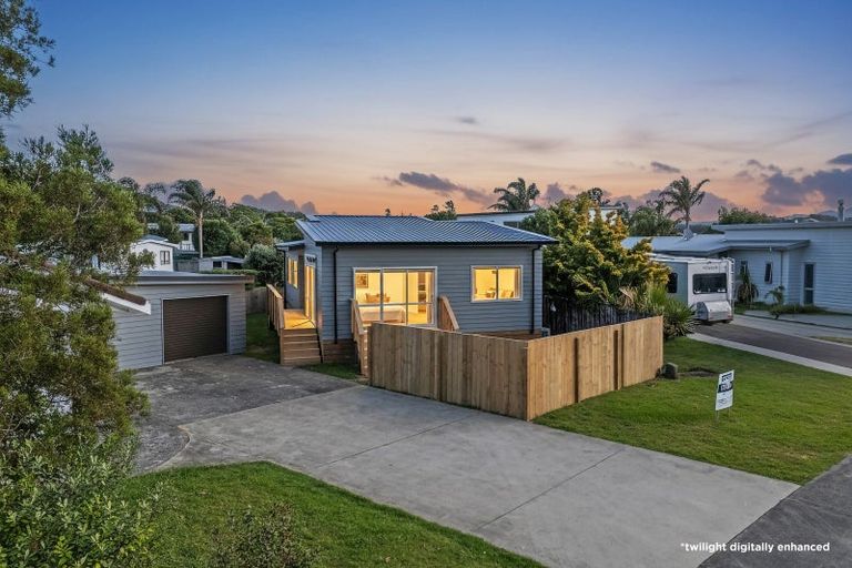 Photo of property in 21 Meadow Drive, Whitianga, 3510