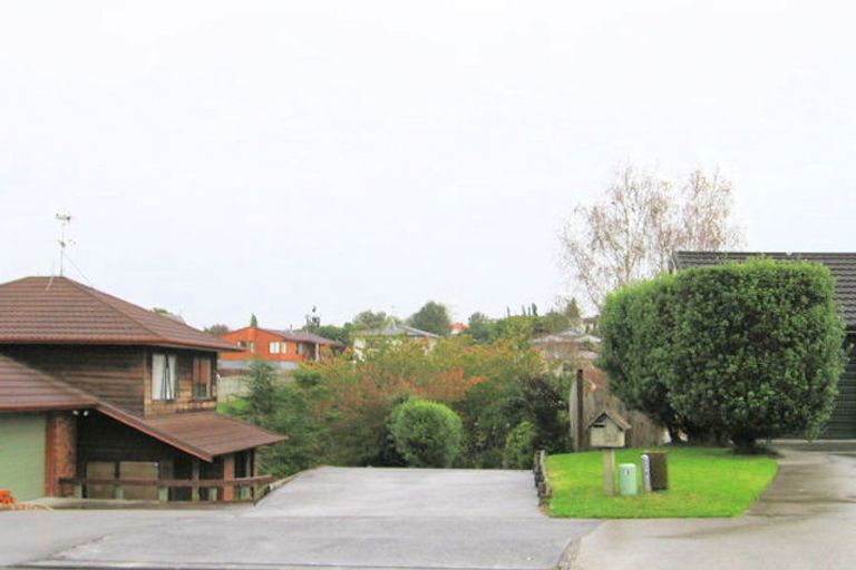 Photo of property in 23 Pinewood Grove, Botany Downs, Auckland, 2010