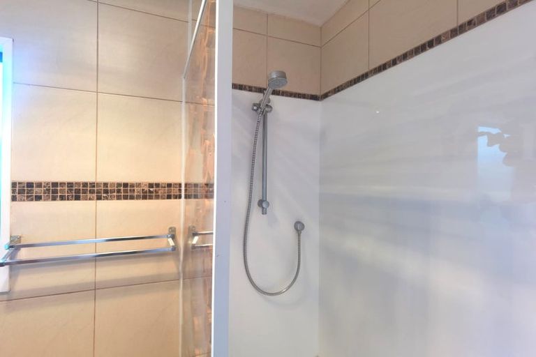 Photo of property in 94 Hutchinsons Road, Bucklands Beach, Auckland, 2014