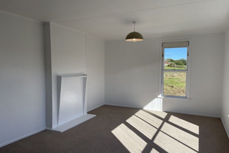 Photo of property in 8 Kelvin Place, Westown, New Plymouth, 4310