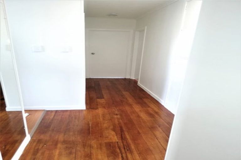 Photo of property in 42 Woodford Avenue, Henderson, Auckland, 0610