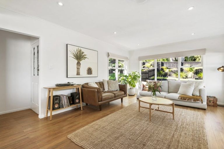 Photo of property in 1/13 Howard Road, Northcote, Auckland, 0627