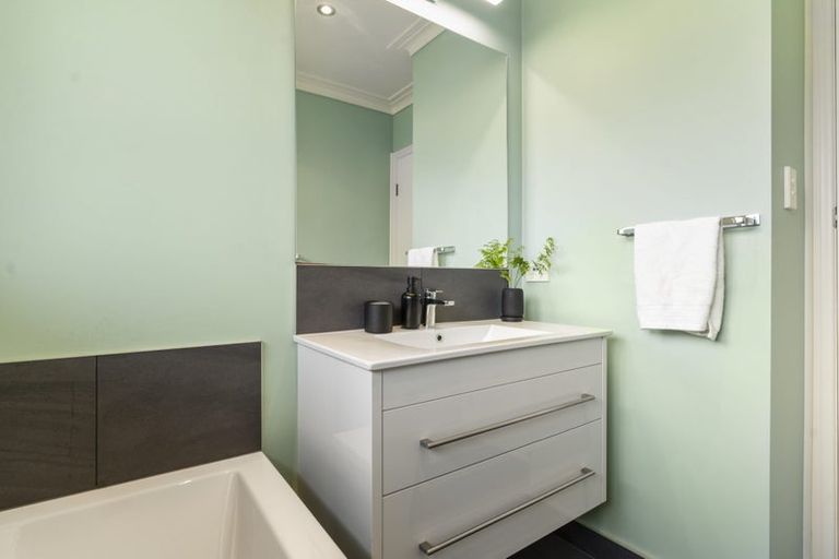 Photo of property in 3 Sea View Terrace, Cockle Bay, Auckland, 2014