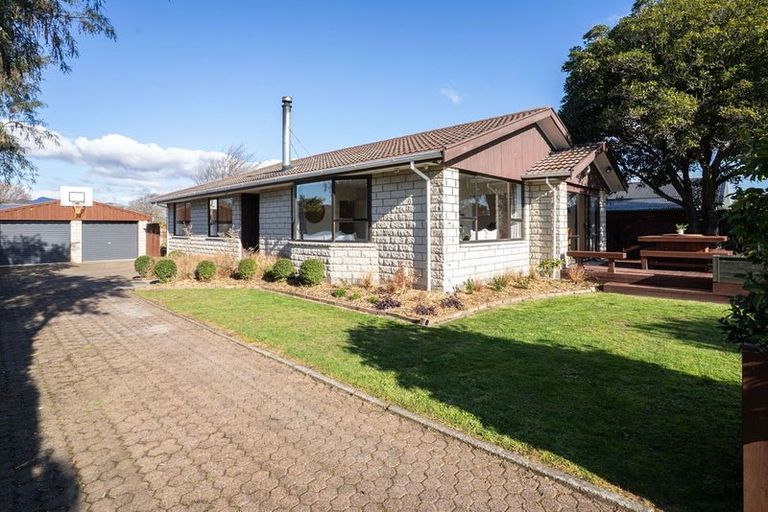 Photo of property in 8 Oldham Crescent, Halswell, Christchurch, 8025